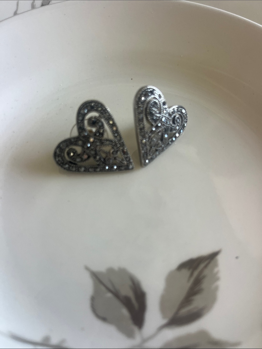 Vintage heart shaped stud earrings 925 with marcasite stones. 1" - Picture 6 of 6
